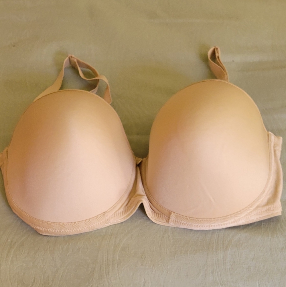 Convertible strapless bra. Ecru. 38DD